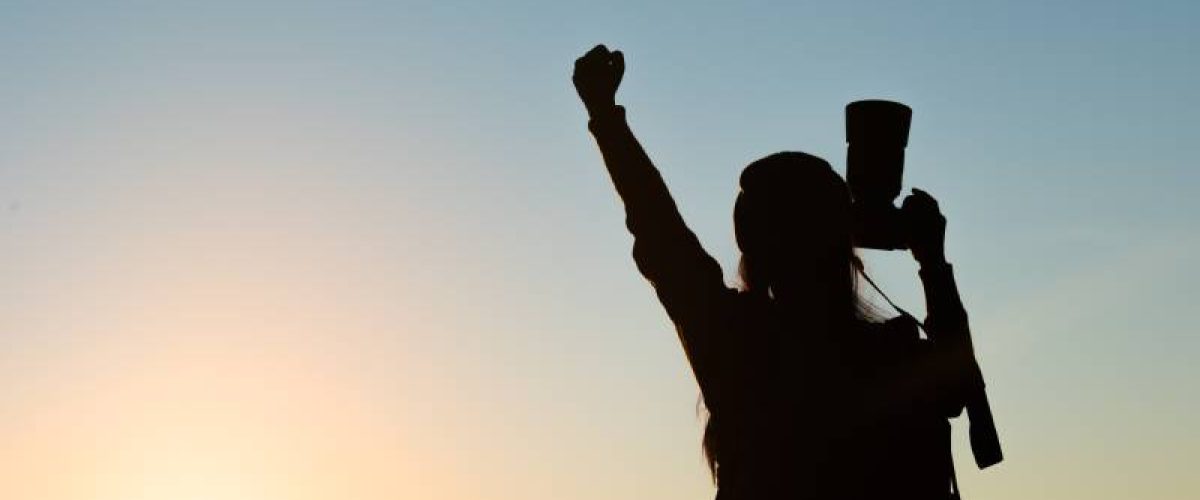 silhouette-of-tourist-woman-standing-in-the-mounta-2023-11-27-05-03-14-utc (1)